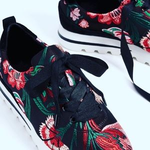 ✨Bershka Spain✨ Floral Embroidered Sneakers (37))